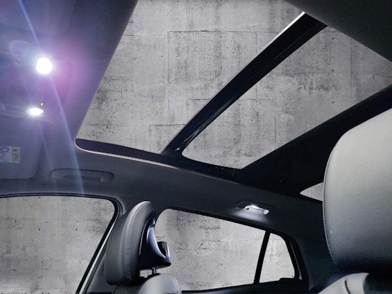 Vehicle image 18 Vehicle image 18