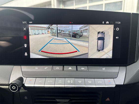 Vehicle image 4 Vehicle image 4