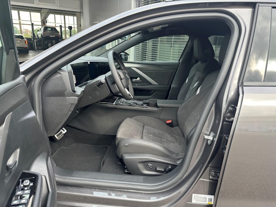 Vehicle image 2 Vehicle image 2