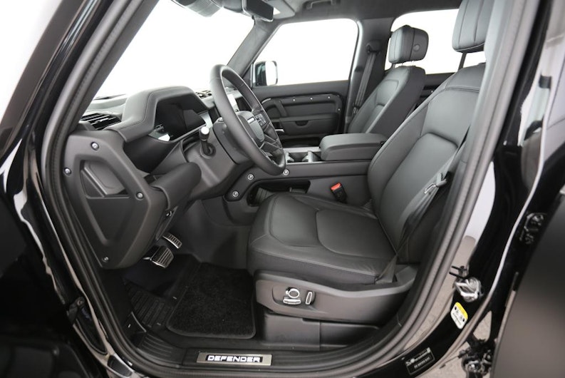 Vehicle image LAND ROVER DEFENDER