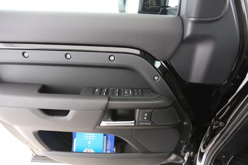 Vehicle image LAND ROVER DEFENDER