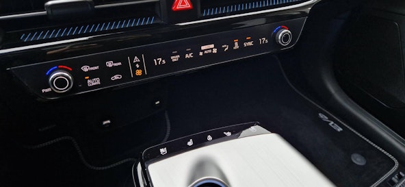 Vehicle image 6 Vehicle image 6