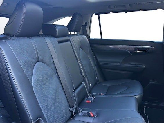 Vehicle image 16 Vehicle image 16