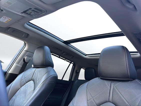 Vehicle image 17 Vehicle image 17