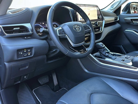 Vehicle image 10 Vehicle image 10