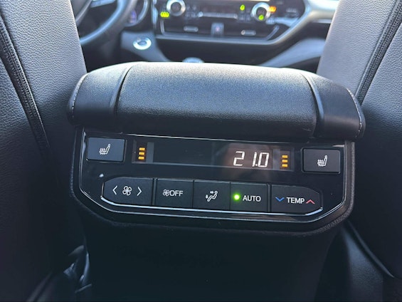 Vehicle image 18 Vehicle image 18