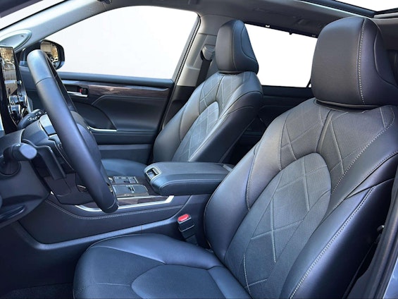 Vehicle image 9 Vehicle image 9