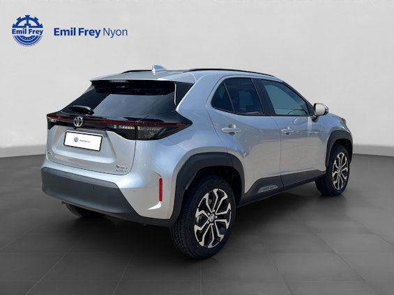 Vehicle image 5