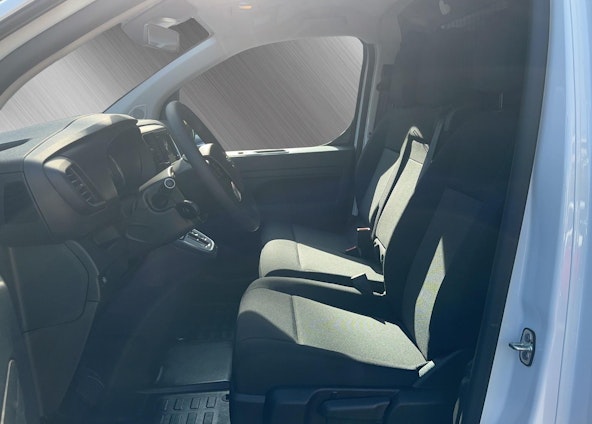 Vehicle image 8 Vehicle image 8