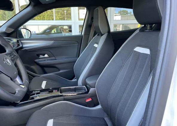 Vehicle image 4 Vehicle image 4