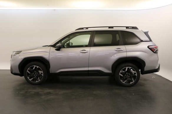 SUBARU Forester Station 2.0i e-Boxer Swiss Plus 2