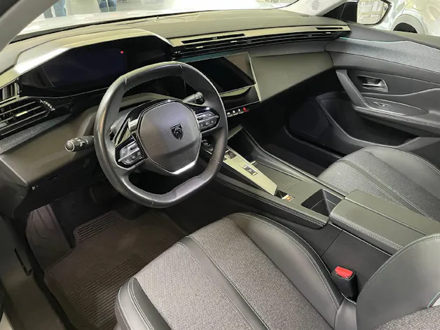 Peugeot 308 SW 1.5 BlueHDi Allure CH-Fahrzeug