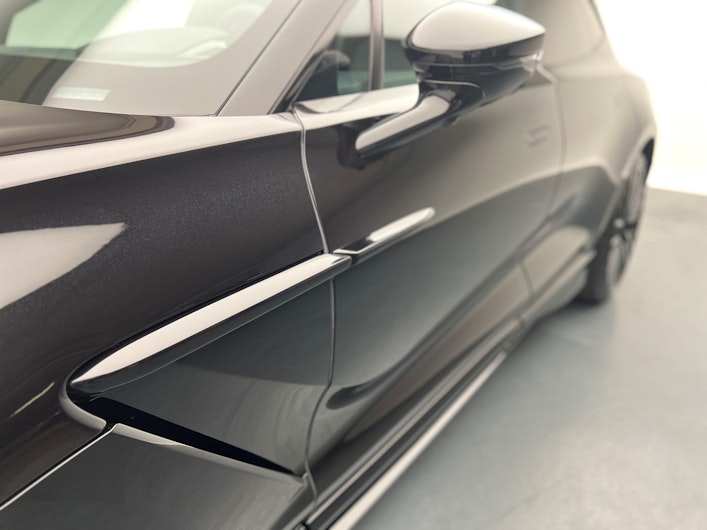 Vehicle image ASTON MARTIN DBX