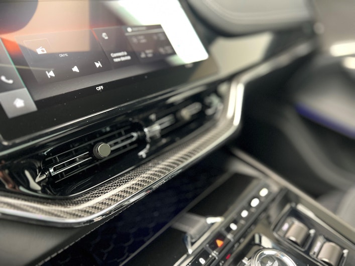 Vehicle image ASTON MARTIN DBX