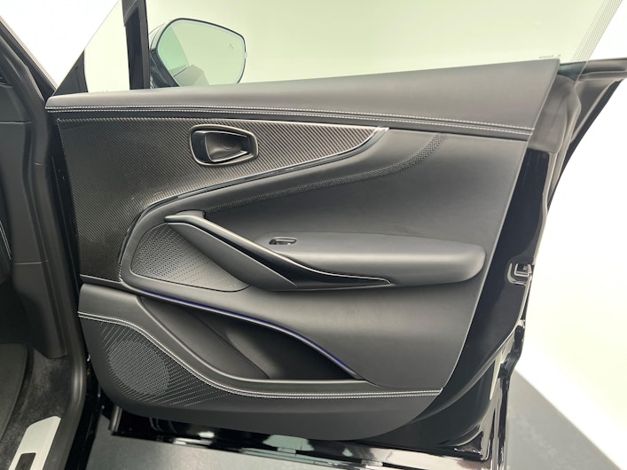 Vehicle image ASTON MARTIN DBX