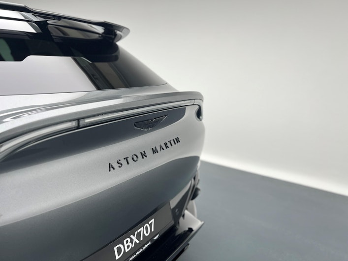 Vehicle image ASTON MARTIN DBX