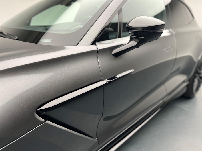 Vehicle image ASTON MARTIN DBX