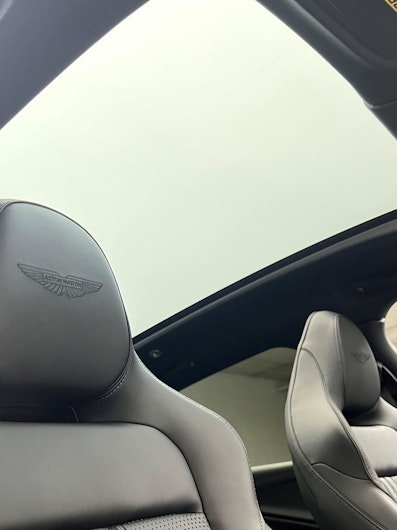 Vehicle image ASTON MARTIN DBX