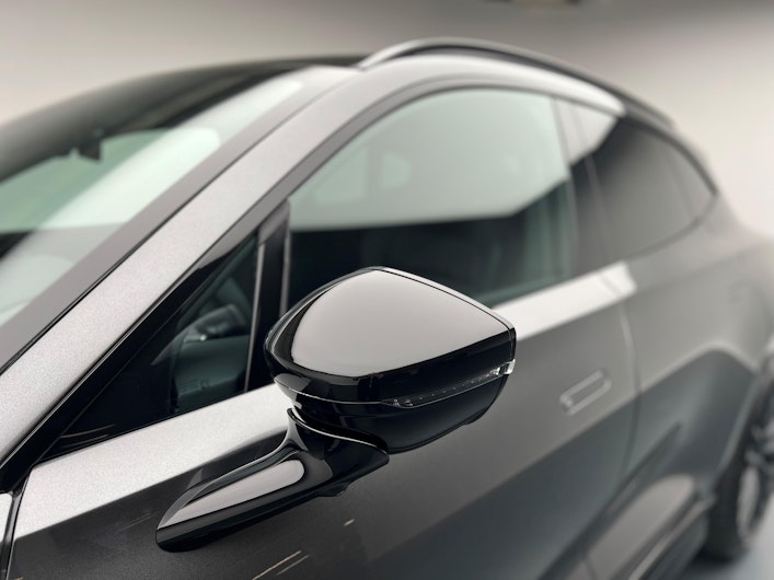 Vehicle image ASTON MARTIN DBX