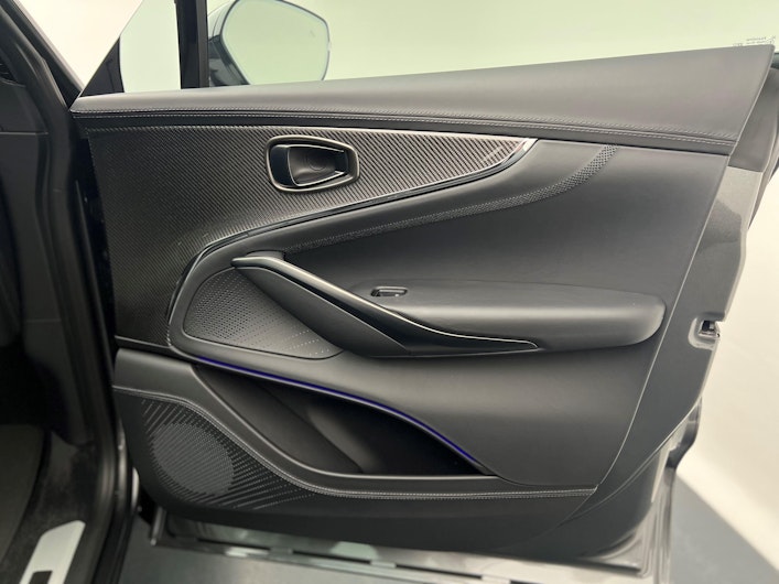 Vehicle image ASTON MARTIN DBX