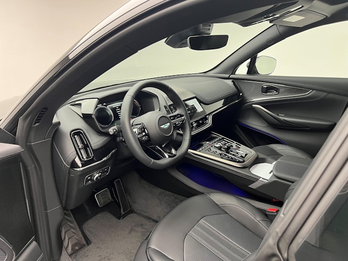 Vehicle image ASTON MARTIN DBX