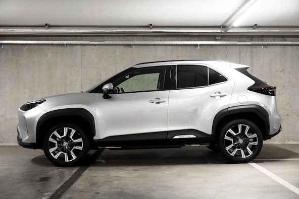 Vehicle image 3
