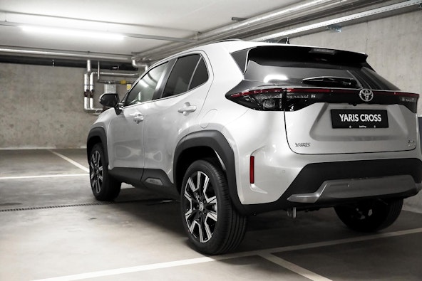 Vehicle image 12