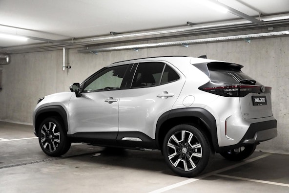 Vehicle image 6