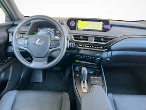 Fahrzeugbild LEXUS UX 300e Excellence / ab 1.99% Leasing bei Abschluss einer Protect Autoversicherung