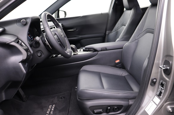 LEXUS UX 300e Excellence 2