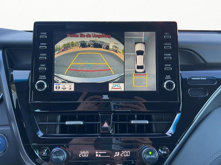 Vehicle image TOYOTA CAMRY