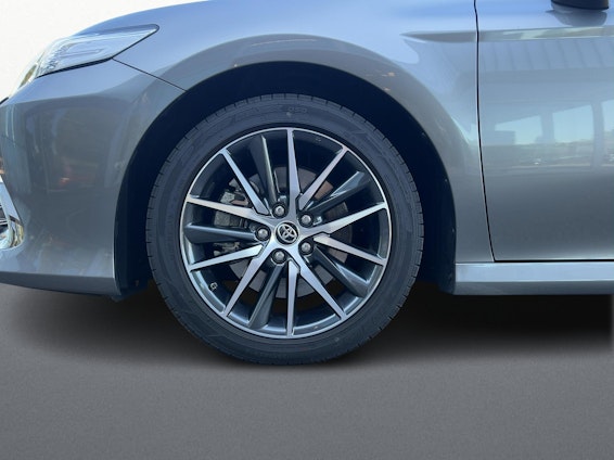 Vehicle image 13