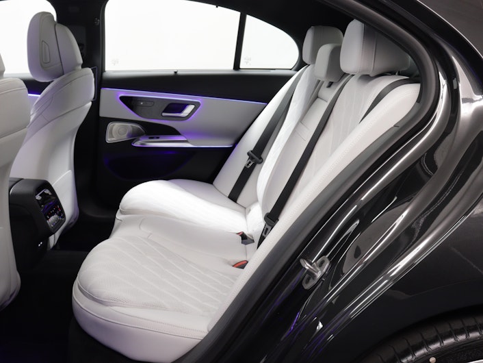 Vehicle image MERCEDES-BENZ E 220