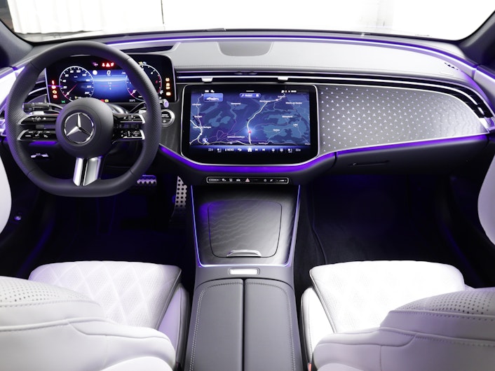 Vehicle image MERCEDES-BENZ E 220