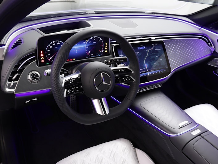 Vehicle image MERCEDES-BENZ E 220