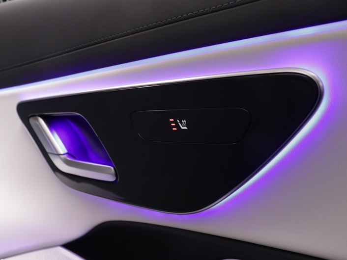 Vehicle image MERCEDES-BENZ E 220