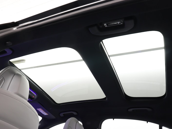 Vehicle image MERCEDES-BENZ E 220