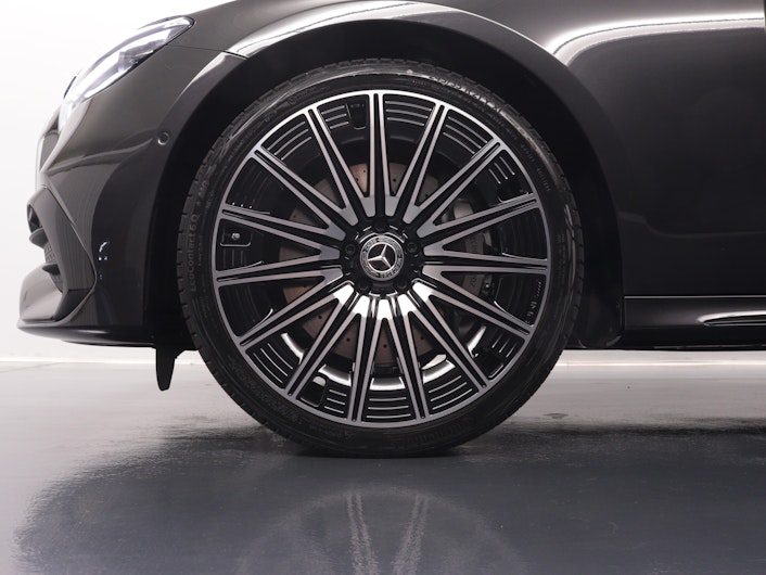 Vehicle image MERCEDES-BENZ E 220