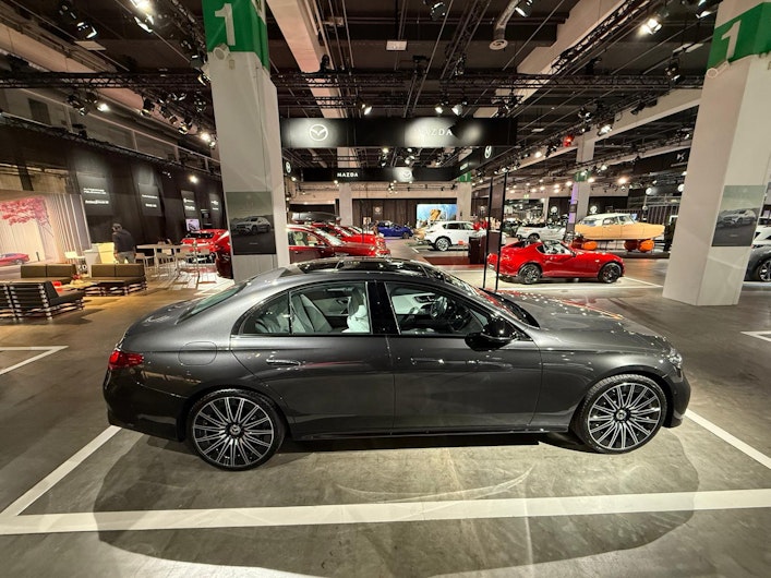 Vehicle image MERCEDES-BENZ E 220