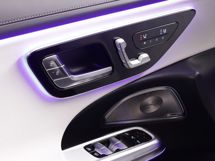 Vehicle image MERCEDES-BENZ E 220