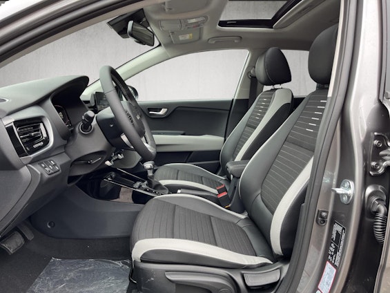 Vehicle image 27 Vehicle image 27