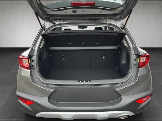 Vehicle image 16 Vehicle image 16