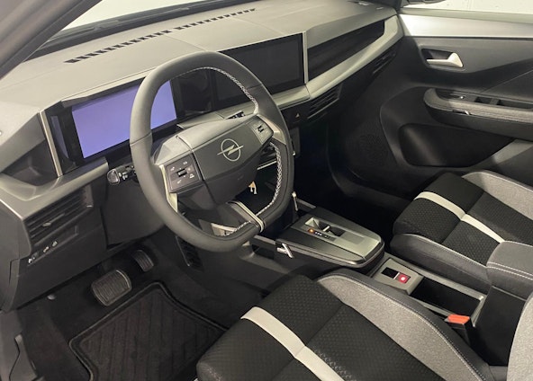 Vehicle image 4 Vehicle image 4