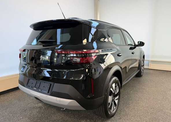 Vehicle image 4 Vehicle image 4