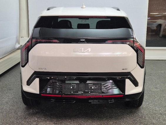 Vehicle image 15 Vehicle image 15