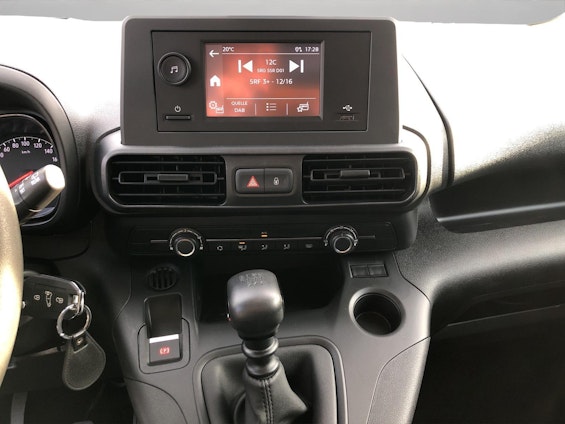 Vehicle image 26