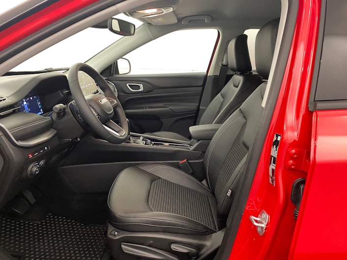 Vehicle image JEEP COMPASS