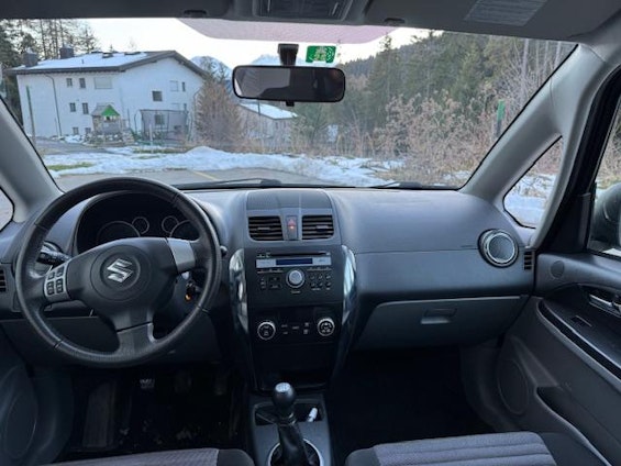 Vehicle image 6
