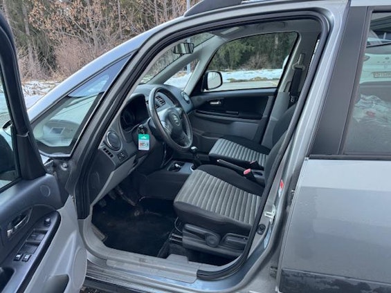 Vehicle image 8