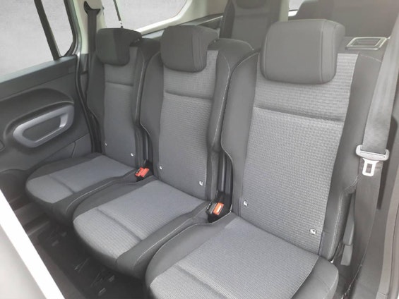 Vehicle image 6 Vehicle image 6